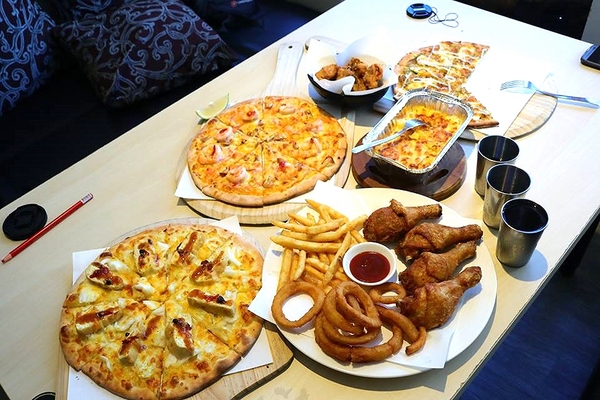 來我家吃披薩手工窯烤專賣店：【桃園美食】『來我家吃披薩手工窯烤專賣店』豆鼓臭豆腐、堅果榴槤、三杯青醬筊白筍~台灣味小吃也能變成披薩