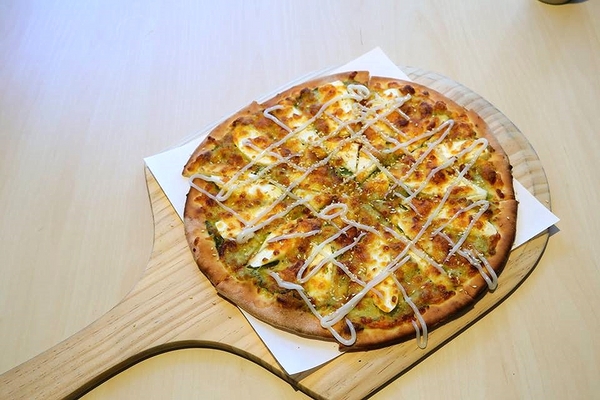 來我家吃披薩手工窯烤專賣店：【桃園美食】『來我家吃披薩手工窯烤專賣店』豆鼓臭豆腐、堅果榴槤、三杯青醬筊白筍~台灣味小吃也能變成披薩