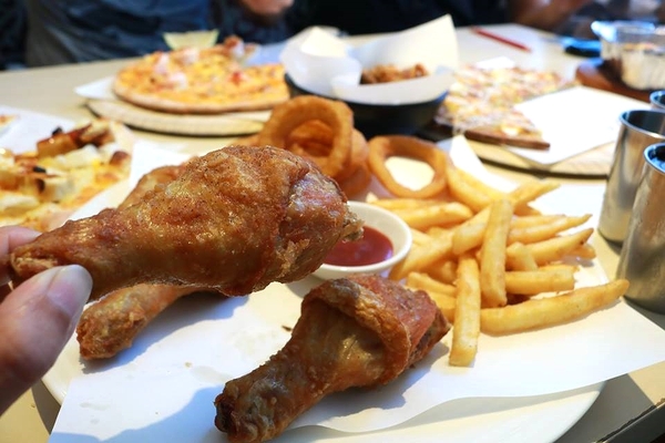 來我家吃披薩手工窯烤專賣店：【桃園美食】『來我家吃披薩手工窯烤專賣店』豆鼓臭豆腐、堅果榴槤、三杯青醬筊白筍~台灣味小吃也能變成披薩