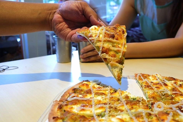 來我家吃披薩手工窯烤專賣店：【桃園美食】『來我家吃披薩手工窯烤專賣店』豆鼓臭豆腐、堅果榴槤、三杯青醬筊白筍~台灣味小吃也能變成披薩