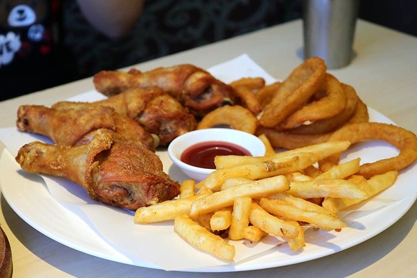 來我家吃披薩手工窯烤專賣店：【桃園美食】『來我家吃披薩手工窯烤專賣店』豆鼓臭豆腐、堅果榴槤、三杯青醬筊白筍~台灣味小吃也能變成披薩