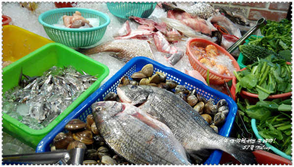 體育館碳烤:「嘉義美食」 體育館碳烤吃快炒.還有老闆推薦-私房版壽司