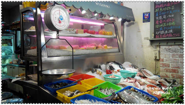 體育館碳烤:「嘉義美食」 體育館碳烤吃快炒.還有老闆推薦-私房版壽司