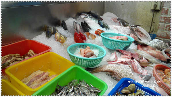 體育館碳烤:「嘉義美食」 體育館碳烤吃快炒.還有老闆推薦-私房版壽司