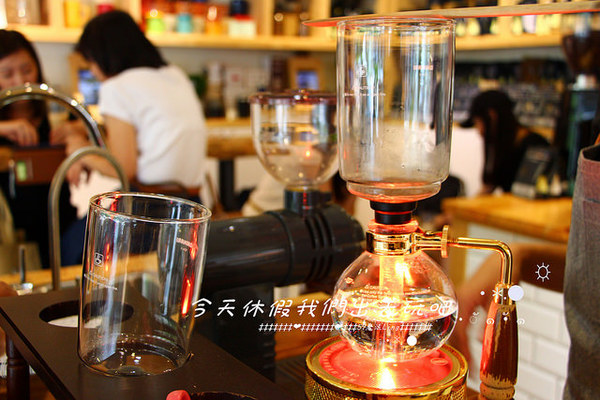 waka caf'e：[台中♥南屯區 ] waka caf'e小農咖啡。『愛評體驗團』。小農單品精選-藝伎咖啡手工現煮。