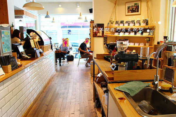 waka caf'e：[台中♥南屯區 ] waka caf'e小農咖啡。『愛評體驗團』。小農單品精選-藝伎咖啡手工現煮。