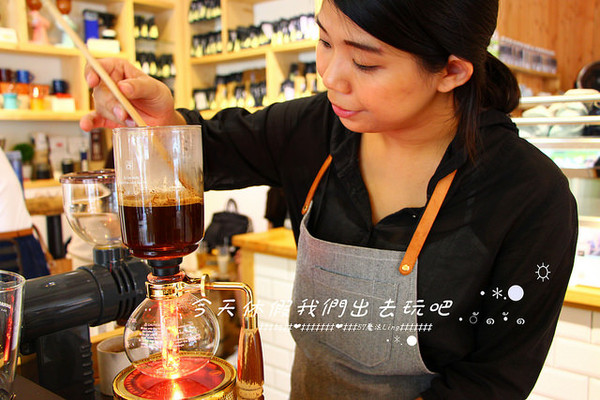 waka caf'e：[台中♥南屯區 ] waka caf'e小農咖啡。『愛評體驗團』。小農單品精選-藝伎咖啡手工現煮。