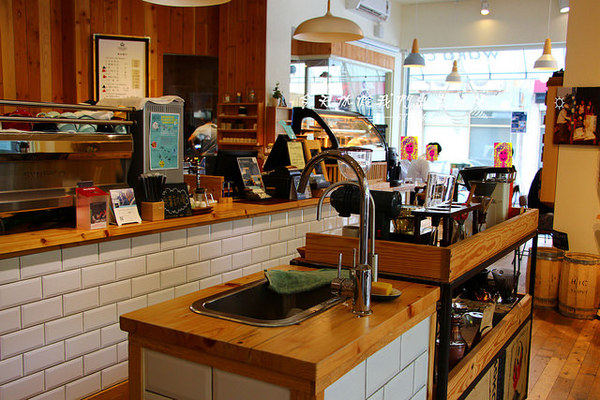 waka caf'e：[台中♥南屯區 ] waka caf'e小農咖啡。『愛評體驗團』。小農單品精選-藝伎咖啡手工現煮。