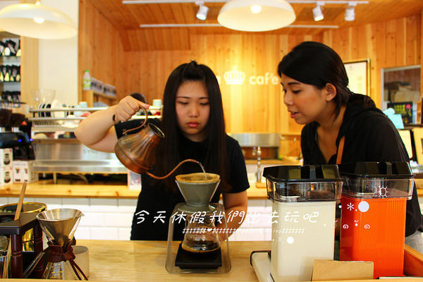 waka caf'e：[台中♥南屯區 ] waka caf'e小農咖啡。『愛評體驗團』。小農單品精選-藝伎咖啡手工現煮。