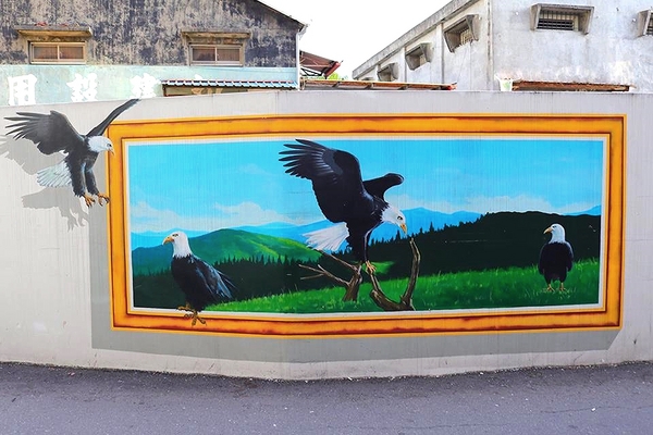 彰化市農會忠孝里彩繪巷：【彰化景點】『彰化市農會忠孝里彩繪巷』隨著3D立體彩繪，結合著名的在地景點，這條小巷變得也蠻有意思的