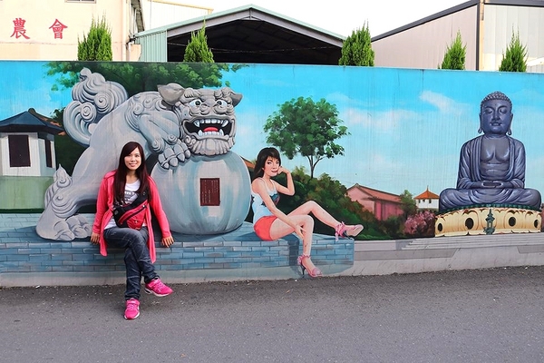 彰化市農會忠孝里彩繪巷：【彰化景點】『彰化市農會忠孝里彩繪巷』隨著3D立體彩繪，結合著名的在地景點，這條小巷變得也蠻有意思的