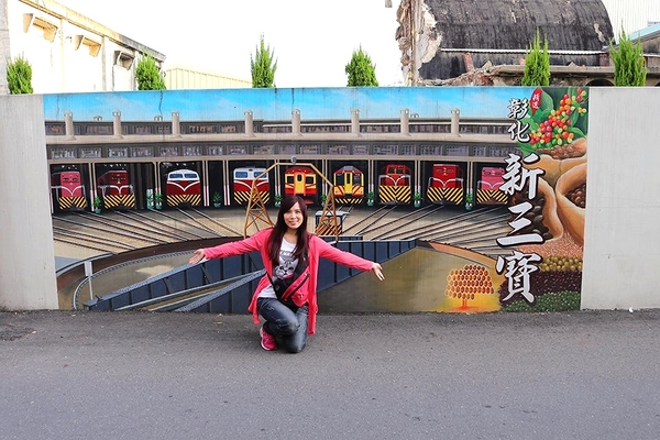 彰化市農會忠孝里彩繪巷：【彰化景點】『彰化市農會忠孝里彩繪巷』隨著3D立體彩繪，結合著名的在地景點，這條小巷變得也蠻有意思的