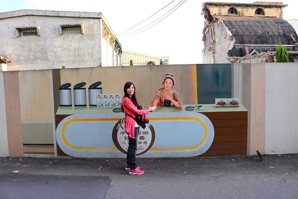 彰化市農會忠孝里彩繪巷：【彰化景點】『彰化市農會忠孝里彩繪巷』隨著3D立體彩繪，結合著名的在地景點，這條小巷變得也蠻有意思的