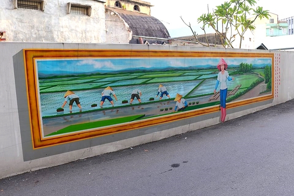 彰化市農會忠孝里彩繪巷：【彰化景點】『彰化市農會忠孝里彩繪巷』隨著3D立體彩繪，結合著名的在地景點，這條小巷變得也蠻有意思的