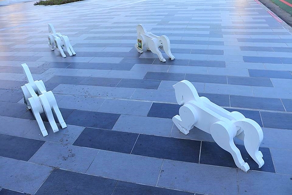 泰安服務區:【苗栗景點】IG的新熱門打卡景點~泰安服務區休息站/超夢幻的旋轉木馬不旋轉及浪漫的粉紅色LOVE裝置藝術以及巨型書桌椅