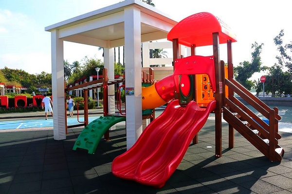 泰安服務區:【苗栗景點】IG的新熱門打卡景點~泰安服務區休息站/超夢幻的旋轉木馬不旋轉及浪漫的粉紅色LOVE裝置藝術以及巨型書桌椅