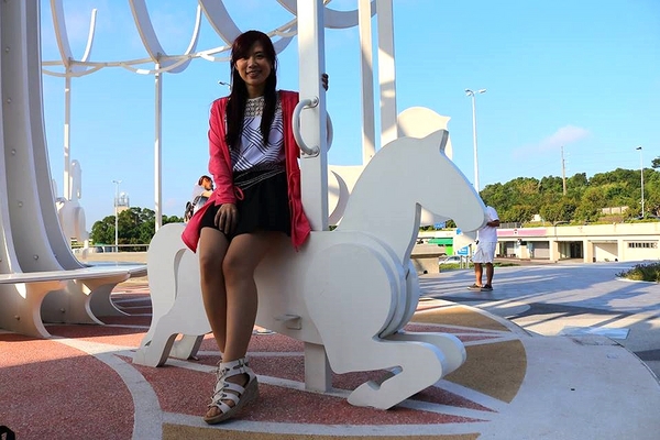 泰安服務區:【苗栗景點】IG的新熱門打卡景點~泰安服務區休息站/超夢幻的旋轉木馬不旋轉及浪漫的粉紅色LOVE裝置藝術以及巨型書桌椅