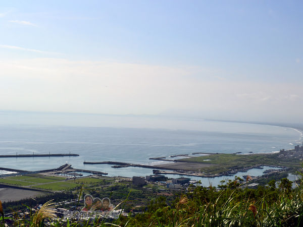 金車伯朗城堡咖啡館37-城堡2館一旁的小山丘上遠眺烏石漁港