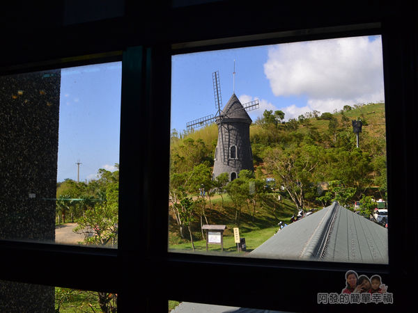 金車伯朗城堡咖啡館25-城堡1館-2樓-窗外的大風車