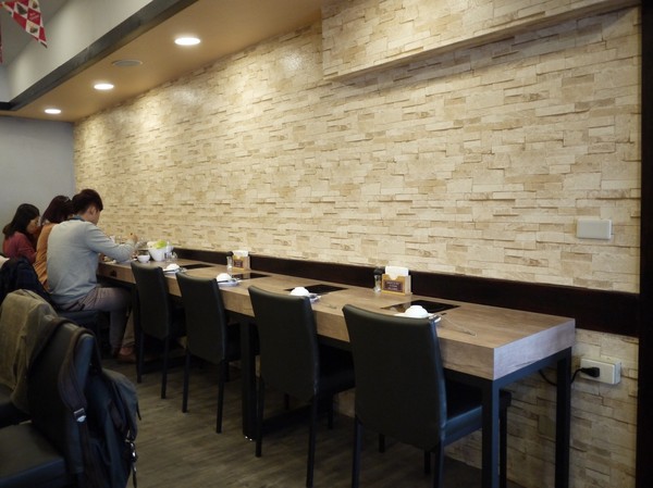 品湯。白色麻辣鍋專賣店：品湯。白色麻辣鍋專賣店