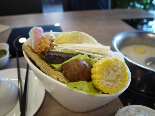 品湯。白色麻辣鍋專賣店：品湯。白色麻辣鍋專賣店