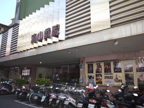 品湯。白色麻辣鍋專賣店：品湯。白色麻辣鍋專賣店