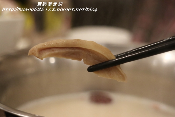 品湯。白色麻辣鍋專賣店：【台北大安區】來自馬來西亞檳城的白色麻辣湯『品湯。白色麻辣鍋專賣店』大安區火鍋推薦、捷運信義安和站、打卡送美國特選牛