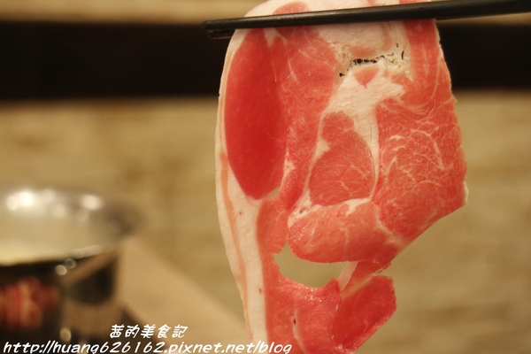 品湯。白色麻辣鍋專賣店：【台北大安區】來自馬來西亞檳城的白色麻辣湯『品湯。白色麻辣鍋專賣店』大安區火鍋推薦、捷運信義安和站、打卡送美國特選牛