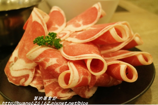 品湯。白色麻辣鍋專賣店：【台北大安區】來自馬來西亞檳城的白色麻辣湯『品湯。白色麻辣鍋專賣店』大安區火鍋推薦、捷運信義安和站、打卡送美國特選牛