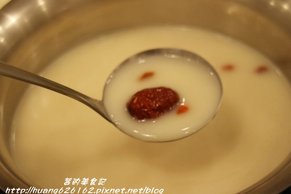 品湯。白色麻辣鍋專賣店：【台北大安區】來自馬來西亞檳城的白色麻辣湯『品湯。白色麻辣鍋專賣店』大安區火鍋推薦、捷運信義安和站、打卡送美國特選牛