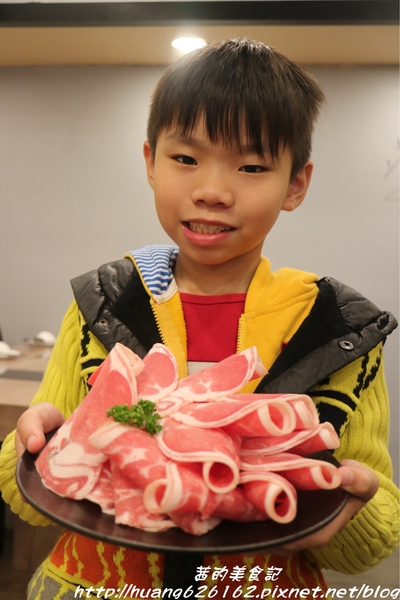 品湯。白色麻辣鍋專賣店：【台北大安區】來自馬來西亞檳城的白色麻辣湯『品湯。白色麻辣鍋專賣店』大安區火鍋推薦、捷運信義安和站、打卡送美國特選牛