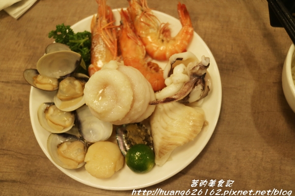 品湯。白色麻辣鍋專賣店：【台北大安區】來自馬來西亞檳城的白色麻辣湯『品湯。白色麻辣鍋專賣店』大安區火鍋推薦、捷運信義安和站、打卡送美國特選牛