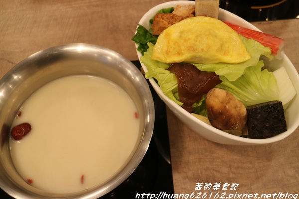 品湯。白色麻辣鍋專賣店：【台北大安區】來自馬來西亞檳城的白色麻辣湯『品湯。白色麻辣鍋專賣店』大安區火鍋推薦、捷運信義安和站、打卡送美國特選牛