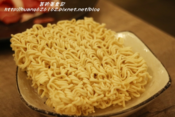 品湯。白色麻辣鍋專賣店：【台北大安區】來自馬來西亞檳城的白色麻辣湯『品湯。白色麻辣鍋專賣店』大安區火鍋推薦、捷運信義安和站、打卡送美國特選牛