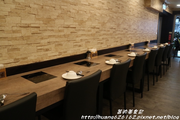 品湯。白色麻辣鍋專賣店：【台北大安區】來自馬來西亞檳城的白色麻辣湯『品湯。白色麻辣鍋專賣店』大安區火鍋推薦、捷運信義安和站、打卡送美國特選牛