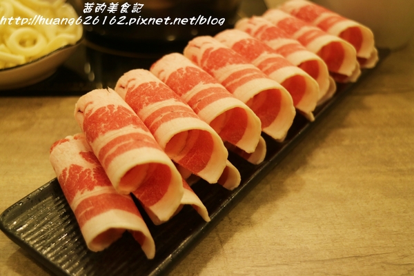 品湯。白色麻辣鍋專賣店：【台北大安區】來自馬來西亞檳城的白色麻辣湯『品湯。白色麻辣鍋專賣店』大安區火鍋推薦、捷運信義安和站、打卡送美國特選牛