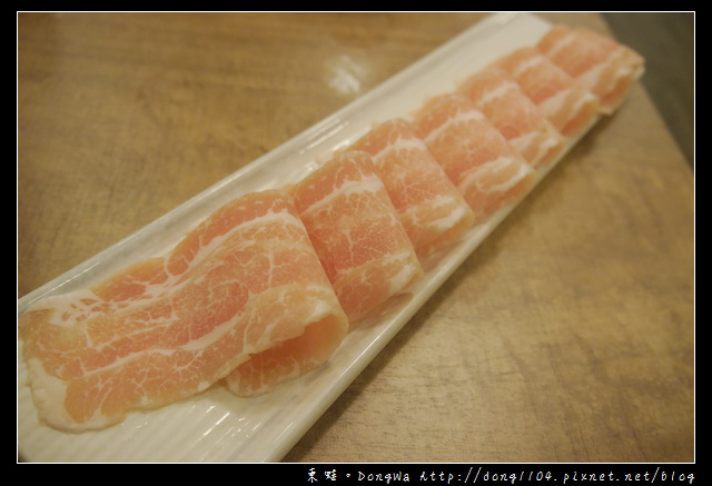 【台北食記】台北火鍋|金華火腿加馬來西亞白胡椒的老火湯|品湯。白色麻辣鍋專賣店