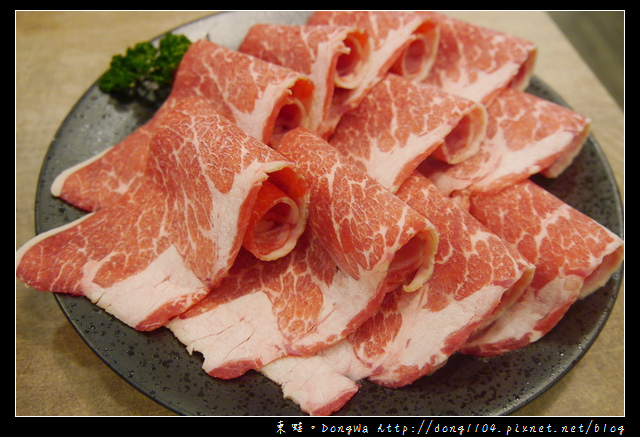 【台北食記】台北火鍋|金華火腿加馬來西亞白胡椒的老火湯|品湯。白色麻辣鍋專賣店