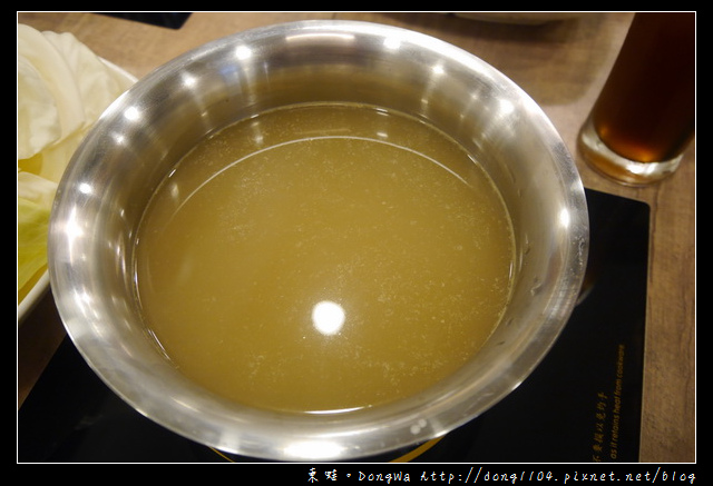 【台北食記】台北火鍋|金華火腿加馬來西亞白胡椒的老火湯|品湯。白色麻辣鍋專賣店
