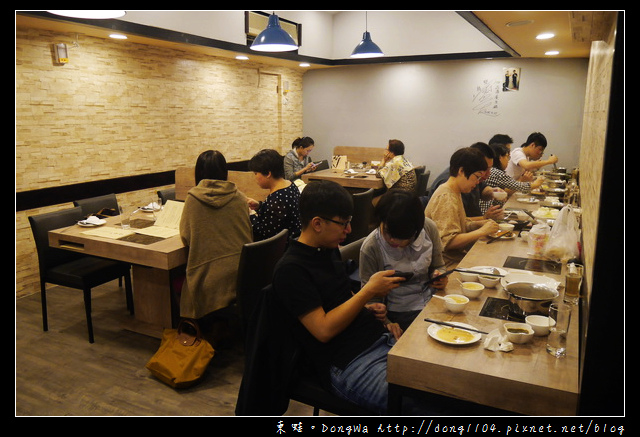 【台北食記】台北火鍋|金華火腿加馬來西亞白胡椒的老火湯|品湯。白色麻辣鍋專賣店