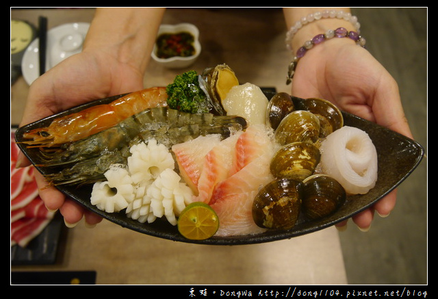 【台北食記】台北火鍋|金華火腿加馬來西亞白胡椒的老火湯|品湯。白色麻辣鍋專賣店