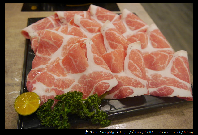 【台北食記】台北火鍋|金華火腿加馬來西亞白胡椒的老火湯|品湯。白色麻辣鍋專賣店