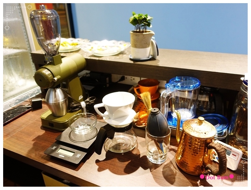 52HZ COFFEE BAR  手沖器材.JPG