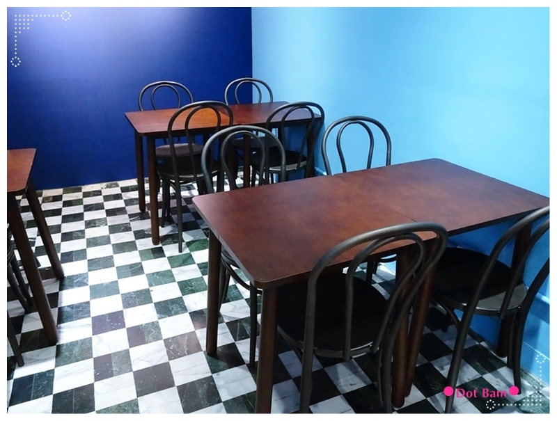 52HZ COFFEE BAR  座位.JPG