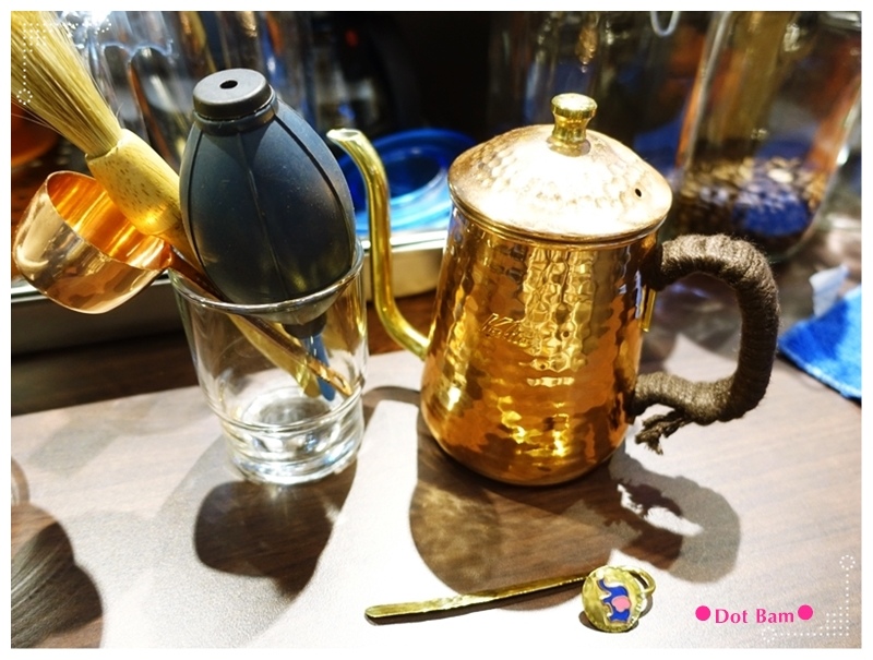 52HZ COFFEE BAR  手沖器材2.JPG