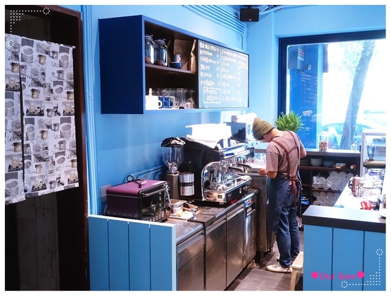 52HZ COFFEE BAR  吧檯 2.JPG