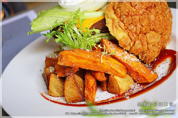 F.M食樂:【高雄】前鎮區。FM食樂《早午餐/輕食/商業午餐/排餐/DJ/音樂/調酒》