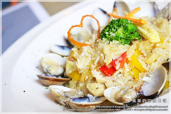 F.M食樂:【高雄】前鎮區。FM食樂《早午餐/輕食/商業午餐/排餐/DJ/音樂/調酒》