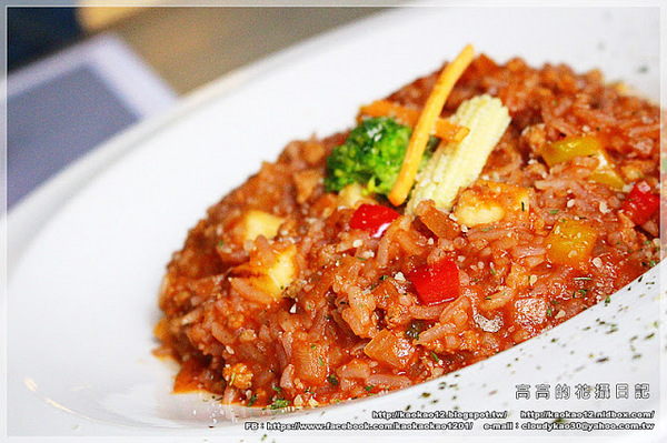 F.M食樂:【高雄】前鎮區。FM食樂《早午餐/輕食/商業午餐/排餐/DJ/音樂/調酒》