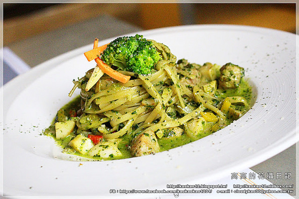 F.M食樂:【高雄】前鎮區。FM食樂《早午餐/輕食/商業午餐/排餐/DJ/音樂/調酒》